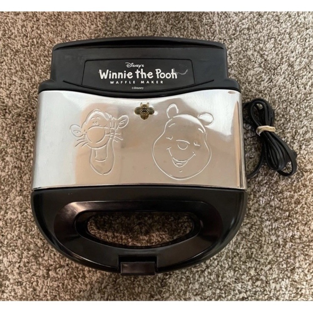 Winnie the Pooh & Tigger Disney Villaware Waffle Maker Iron 5555-15 WORKS